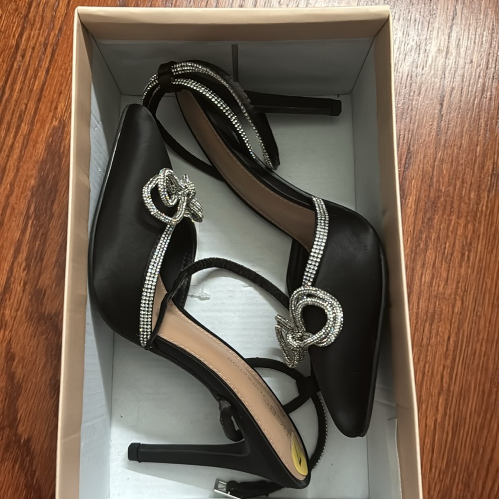 BCBGeneration bow tie heels - Picture 3 of 4